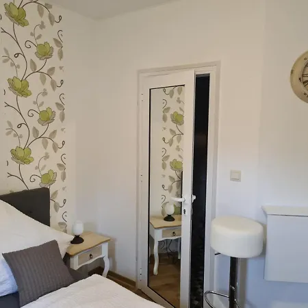 Zum Surgrund Einzelzimmer Nr 5 *